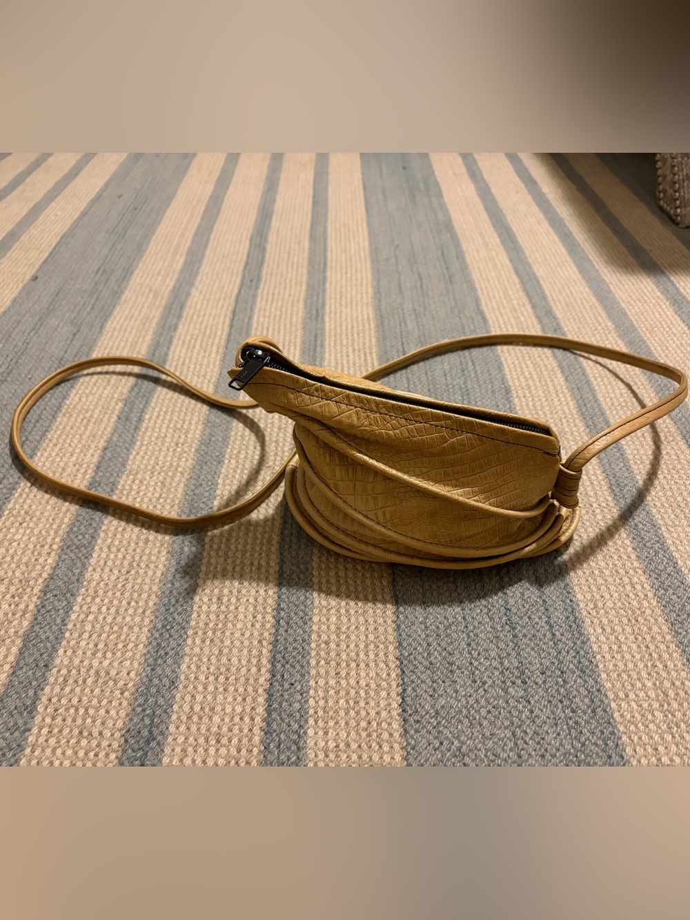 Tom Thomas Artisan Handcrafted Leather Spiral Crossbody ✨